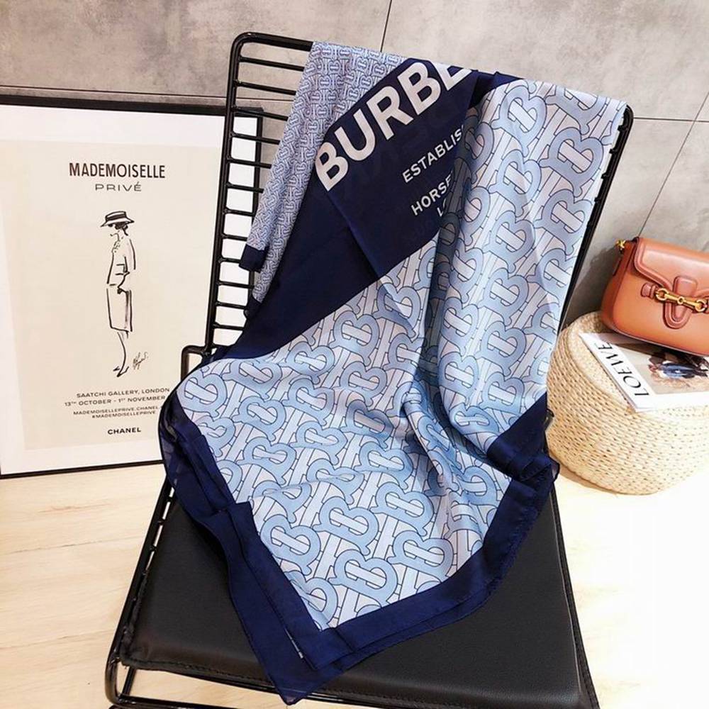 Bv*b*rry Scarf